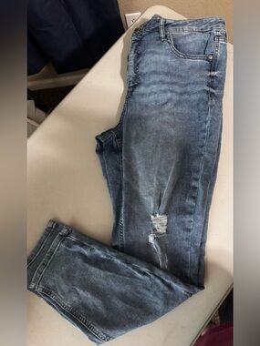 Seven7 Light Blue Skinny Jeans with Distressed Knee